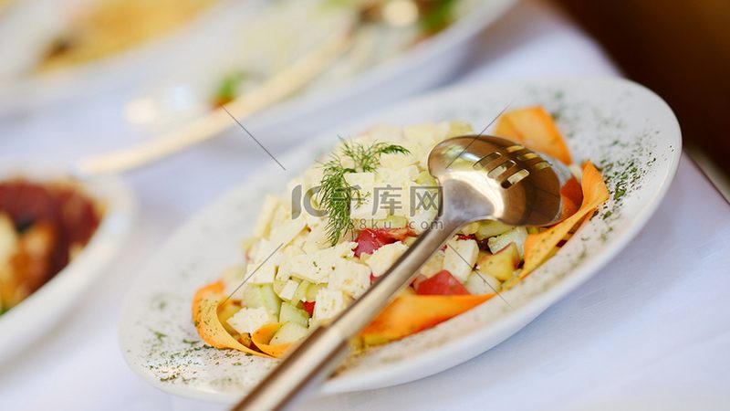揭秘蜜饯果干：从厂家直销到消费者餐桌的旅程